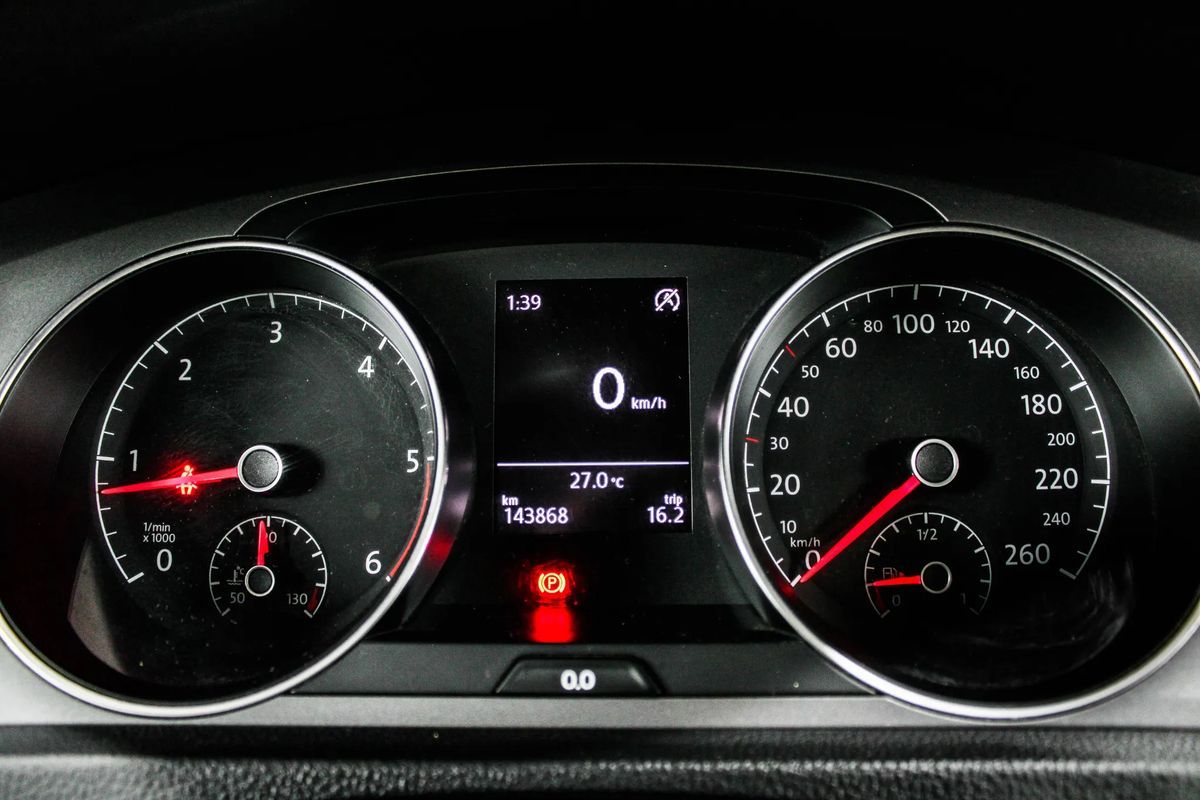 volkswagen-golf-variant-2015-diesel-1598cc
