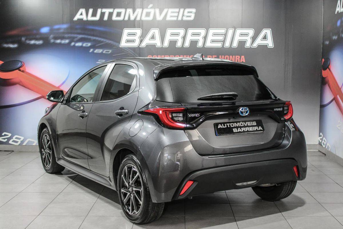 toyota-yaris-2023-hibrido-a-gasolina-1490cc