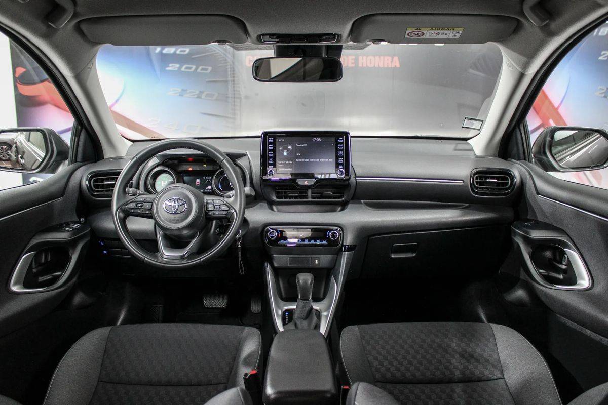 toyota-yaris-2023-hibrido-a-gasolina-1490cc