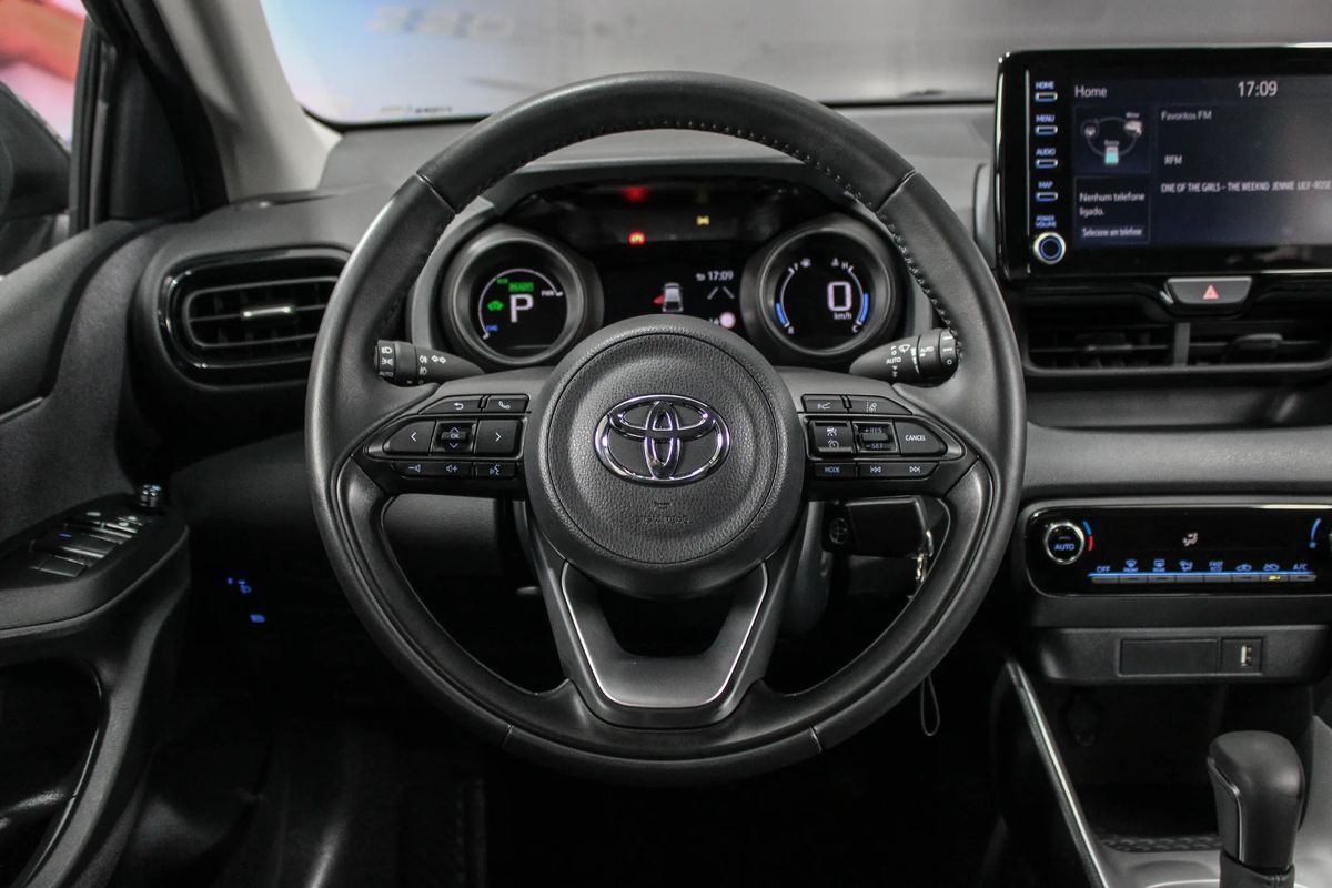 toyota-yaris-2023-hibrido-a-gasolina-1490cc