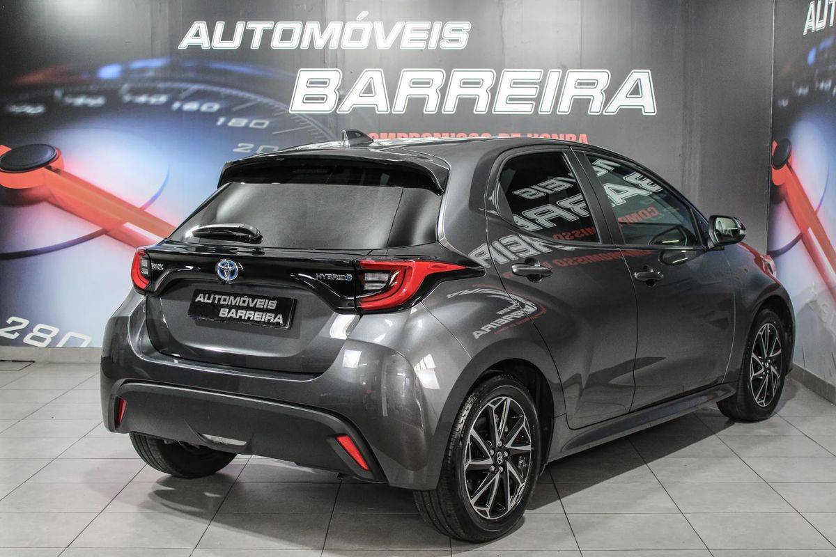 toyota-yaris-2023-hibrido-a-gasolina-1490cc