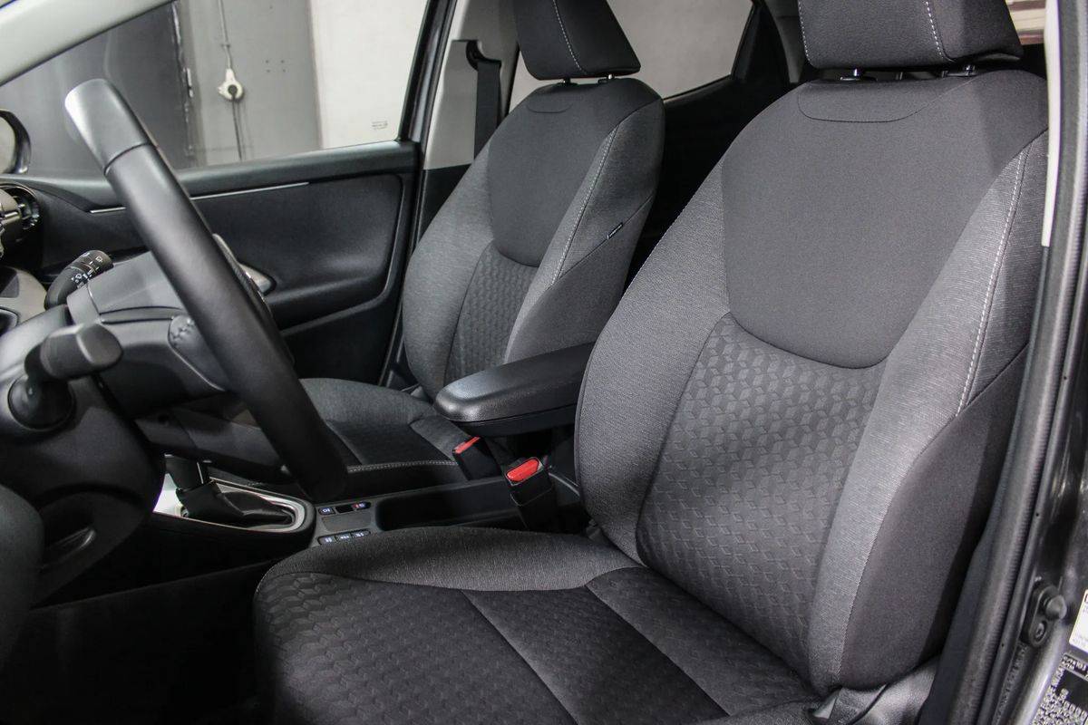 toyota-yaris-2023-hibrido-a-gasolina-1490cc