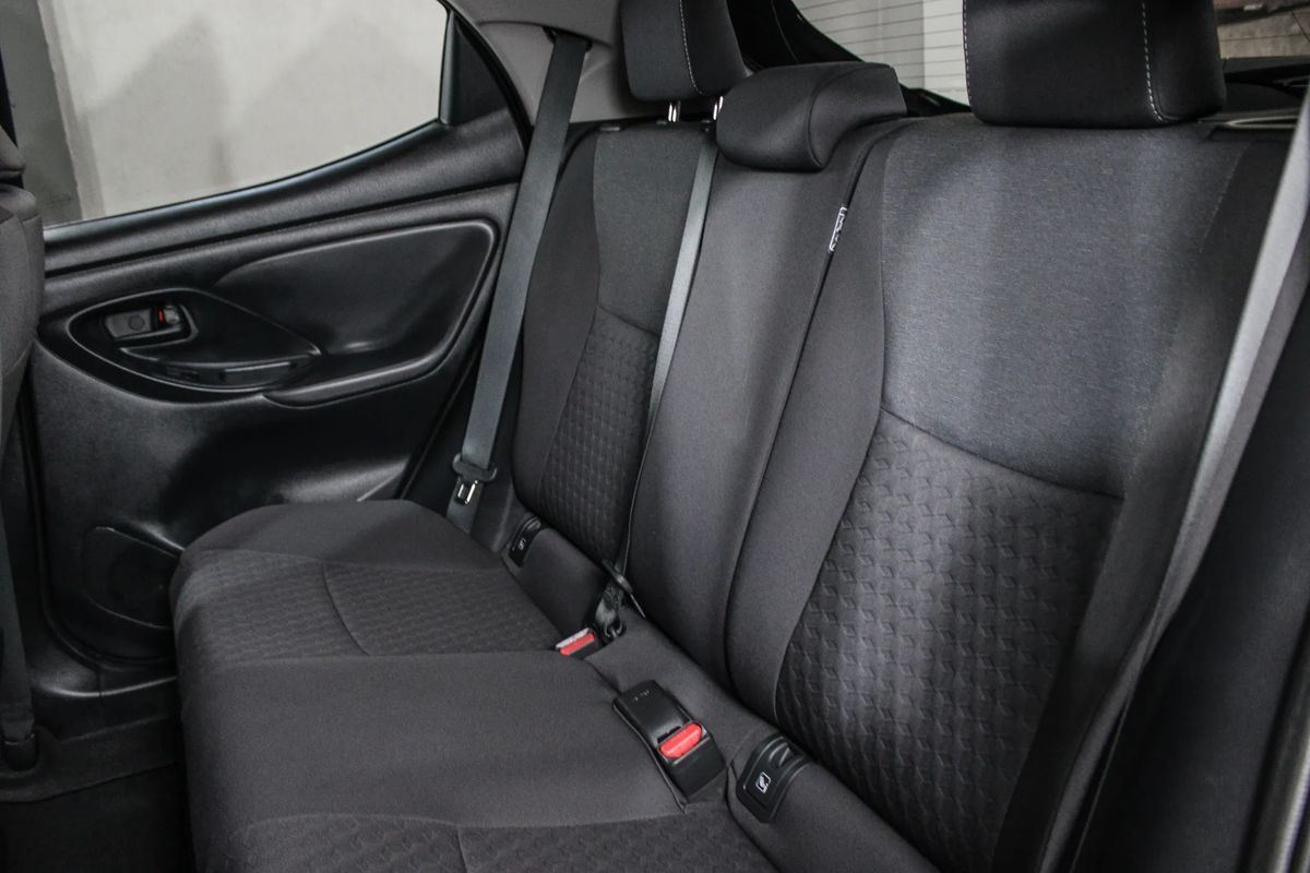toyota-yaris-2023-hibrido-a-gasolina-1490cc