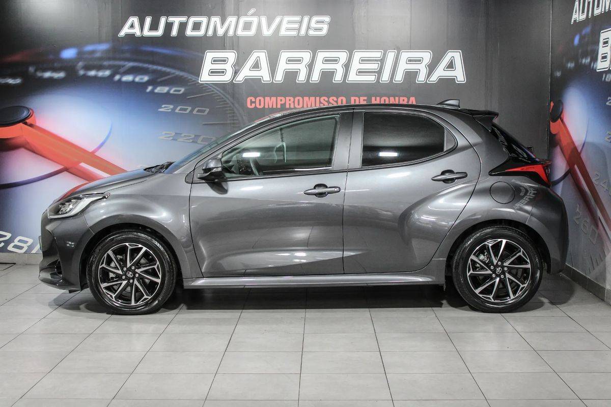 toyota-yaris-2023-hibrido-a-gasolina-1490cc