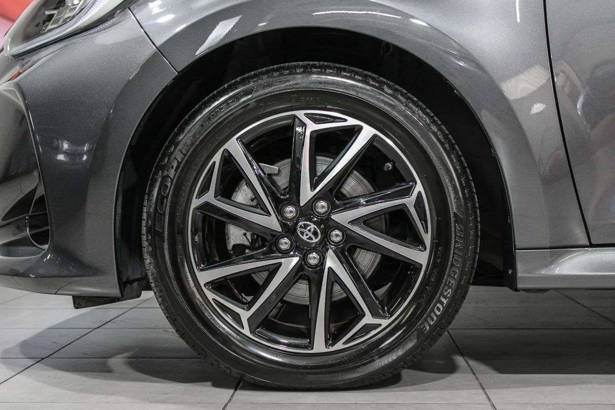 toyota-yaris-2023-hibrido-a-gasolina-1490cc