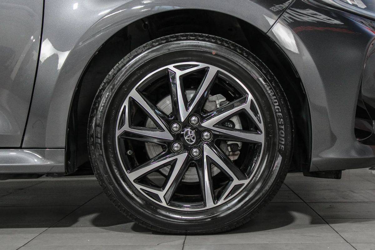 toyota-yaris-2023-hibrido-a-gasolina-1490cc