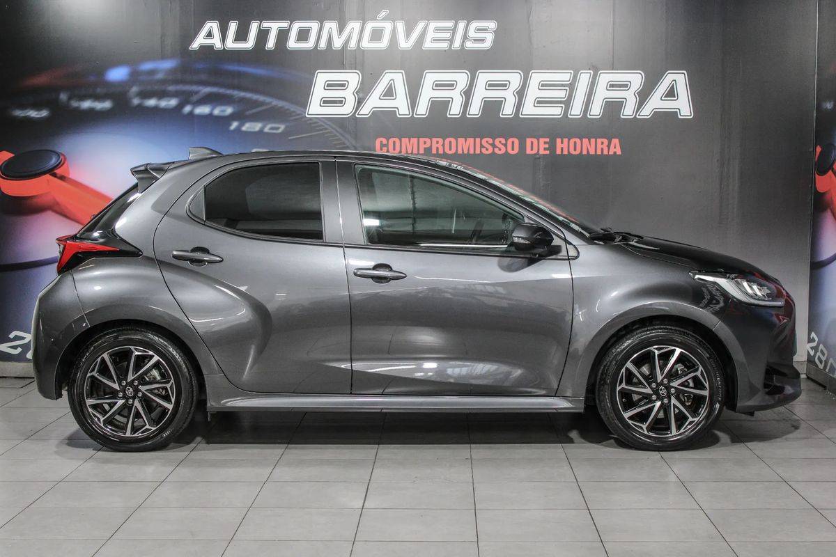 toyota-yaris-2023-hibrido-a-gasolina-1490cc