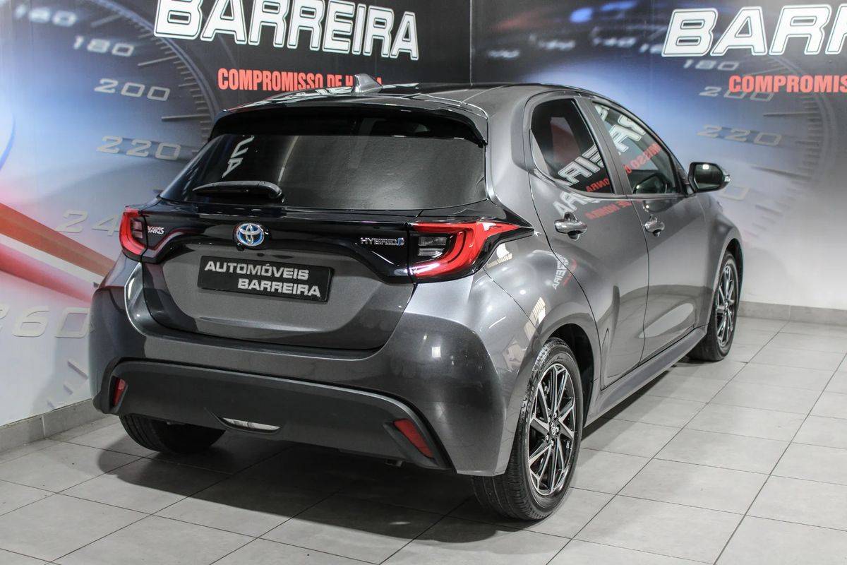 toyota-yaris-2023-hibrido-a-gasolina-1490cc