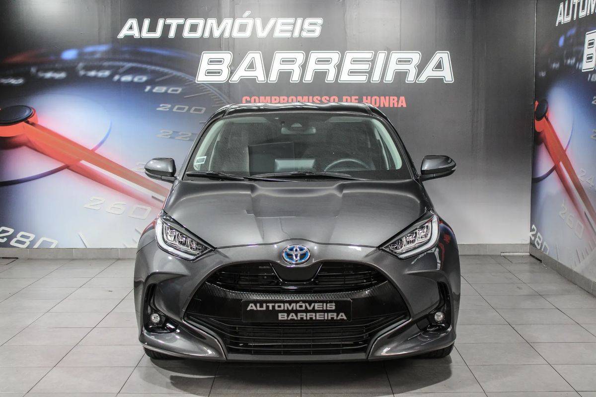 toyota-yaris-2023-hibrido-a-gasolina-1490cc
