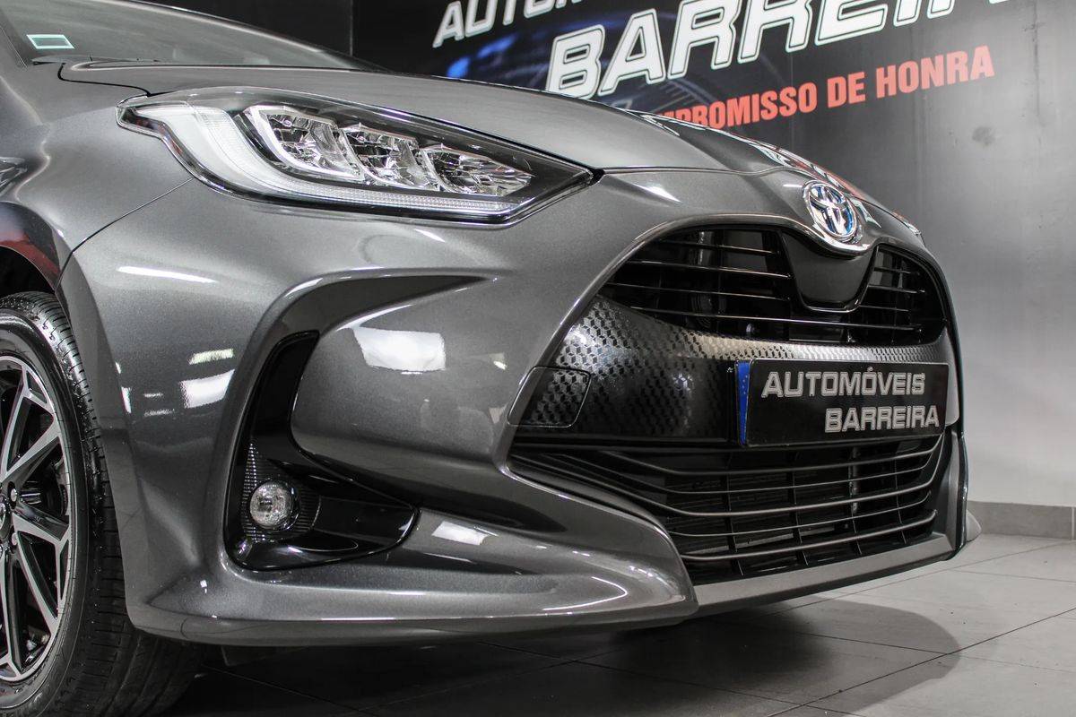 toyota-yaris-2023-hibrido-a-gasolina-1490cc