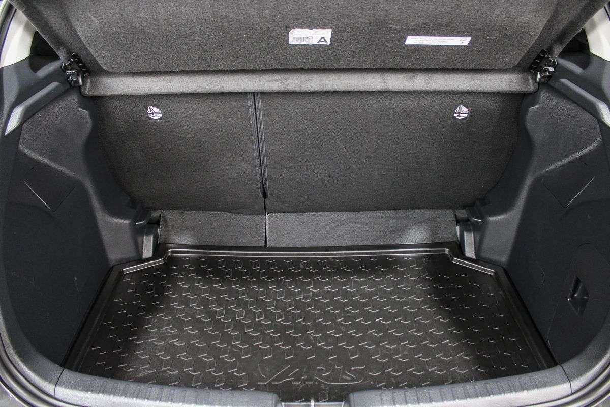 toyota-yaris-2023-hibrido-a-gasolina-1490cc