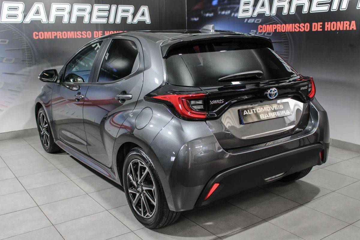 toyota-yaris-2023-hibrido-a-gasolina-1490cc