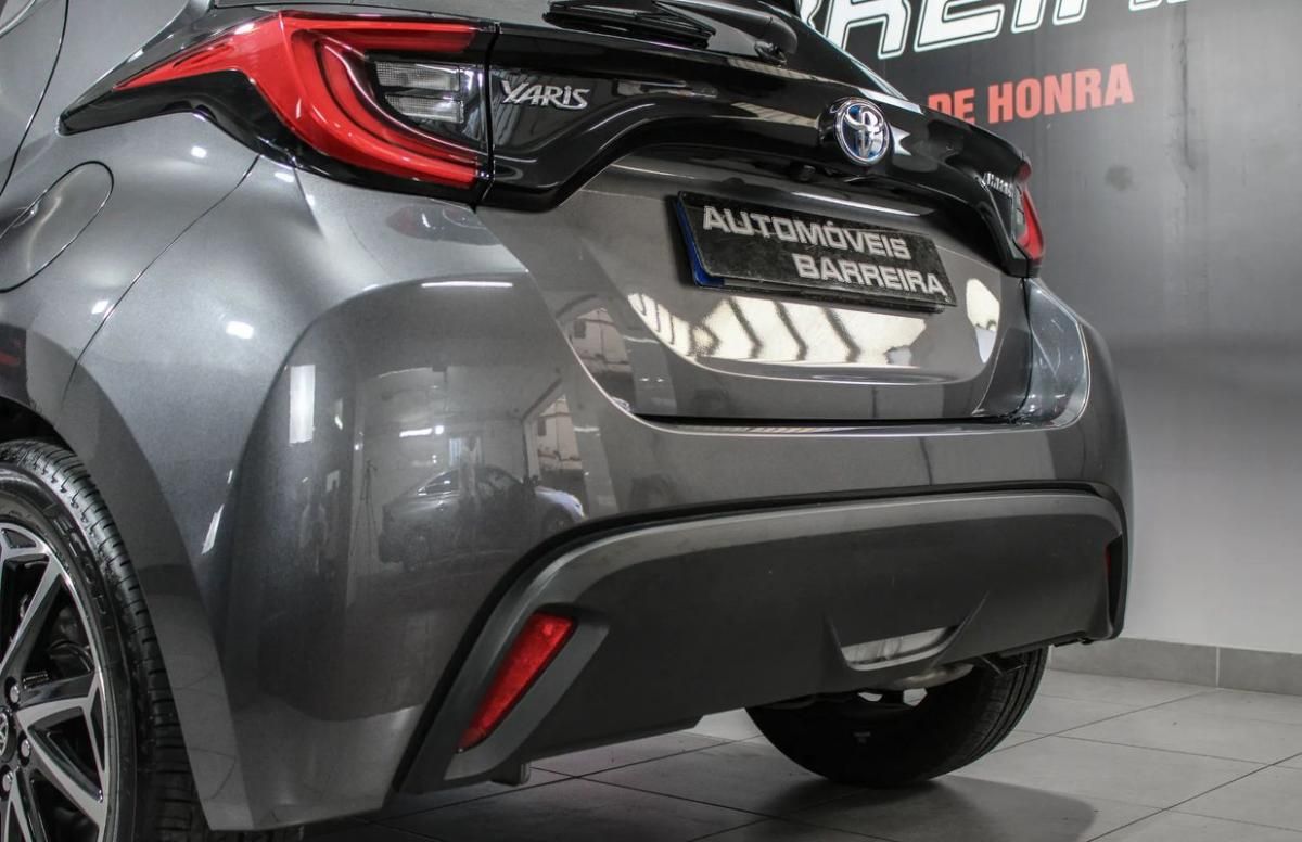 toyota-yaris-2023-hibrido-a-gasolina-1490cc