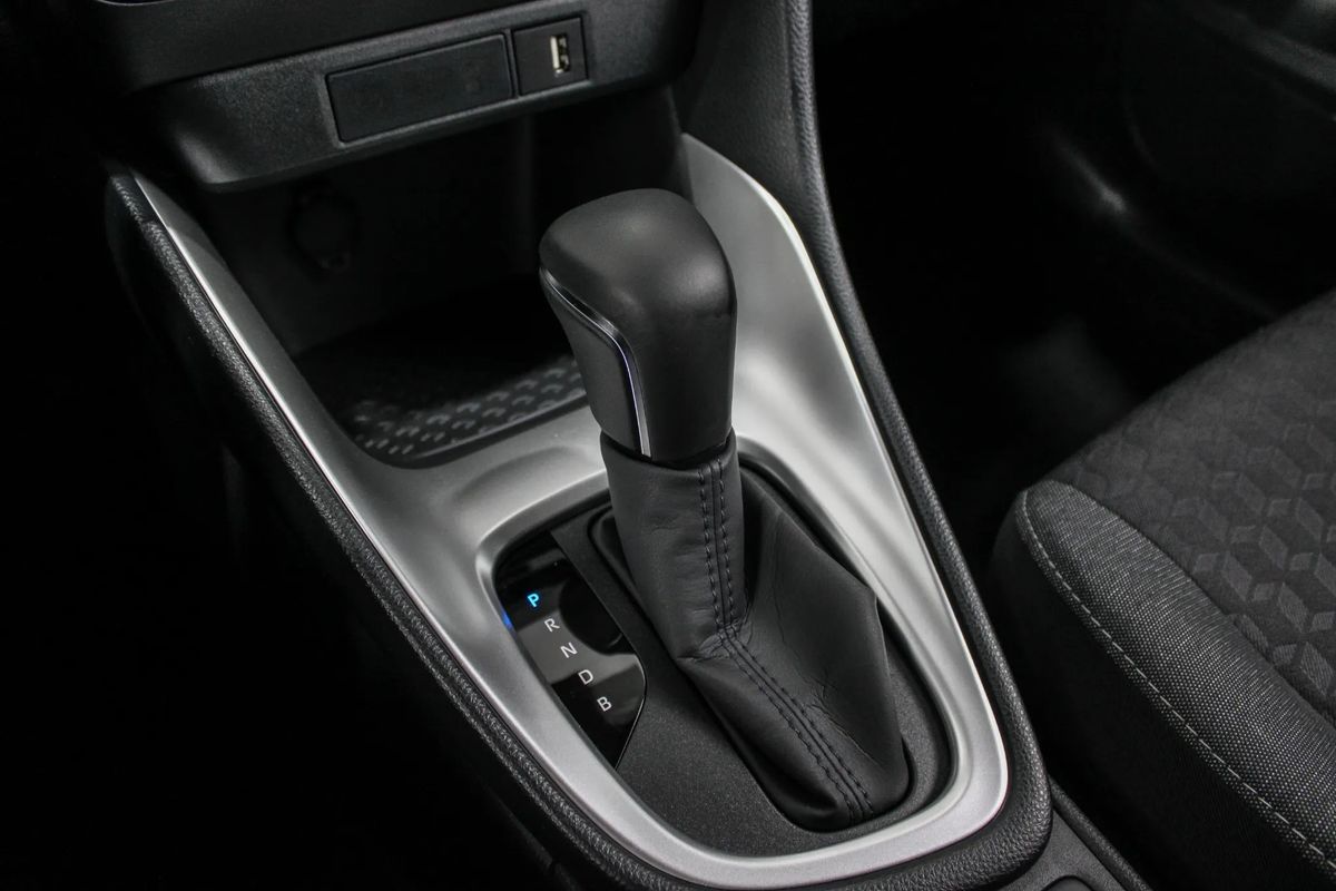toyota-yaris-2023-hibrido-a-gasolina-1490cc