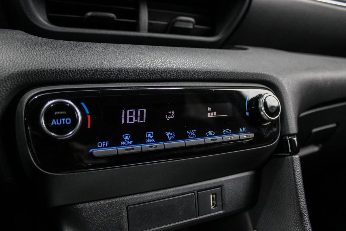 toyota-yaris-2023-hibrido-a-gasolina-1490cc