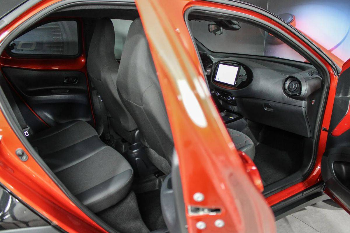 toyota-aygo-2025-gasolina-998cc