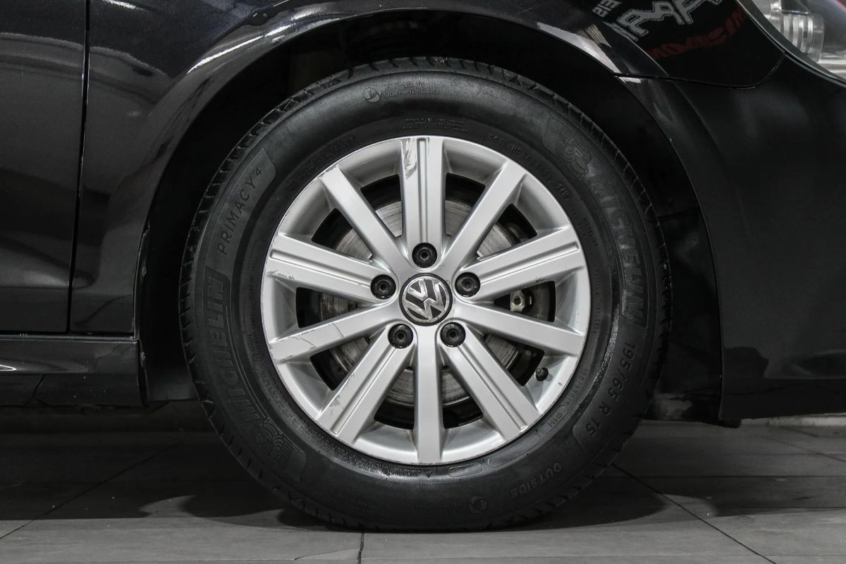 volkswagen-golf-2011-diesel-1598cc