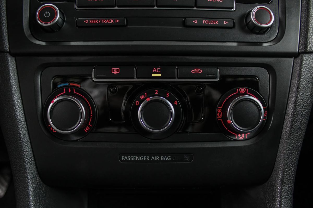volkswagen-golf-2011-diesel-1598cc