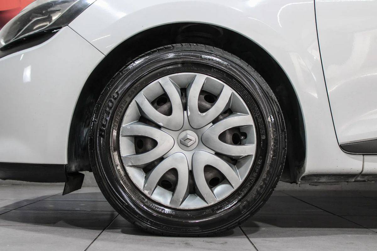 renault-clio-sport-tourer-2014-diesel-1461cc