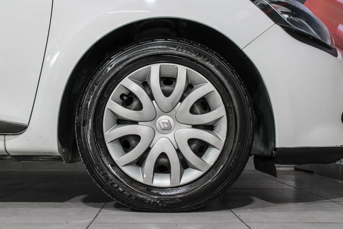 renault-clio-sport-tourer-2014-diesel-1461cc
