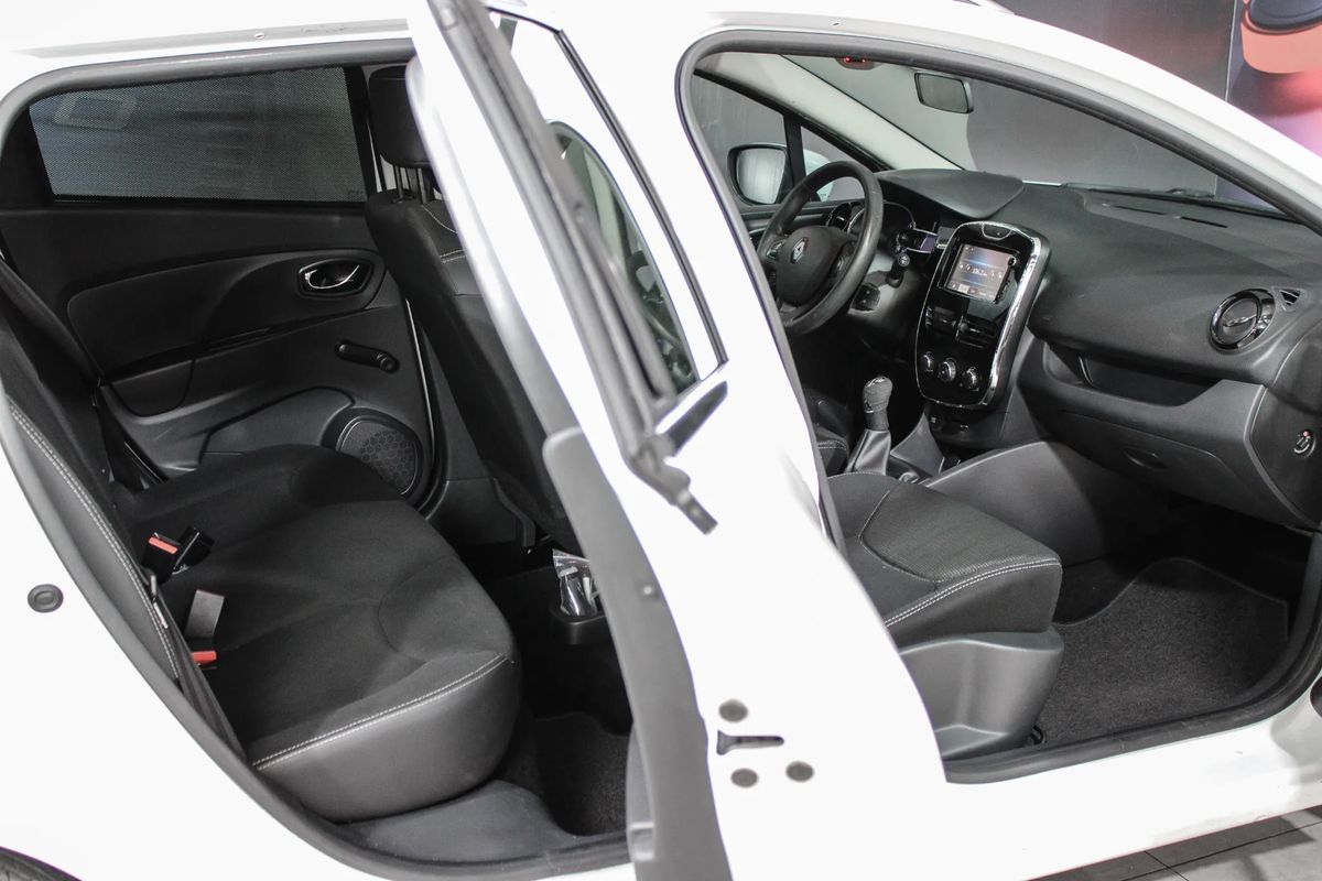 renault-clio-sport-tourer-2014-diesel-1461cc