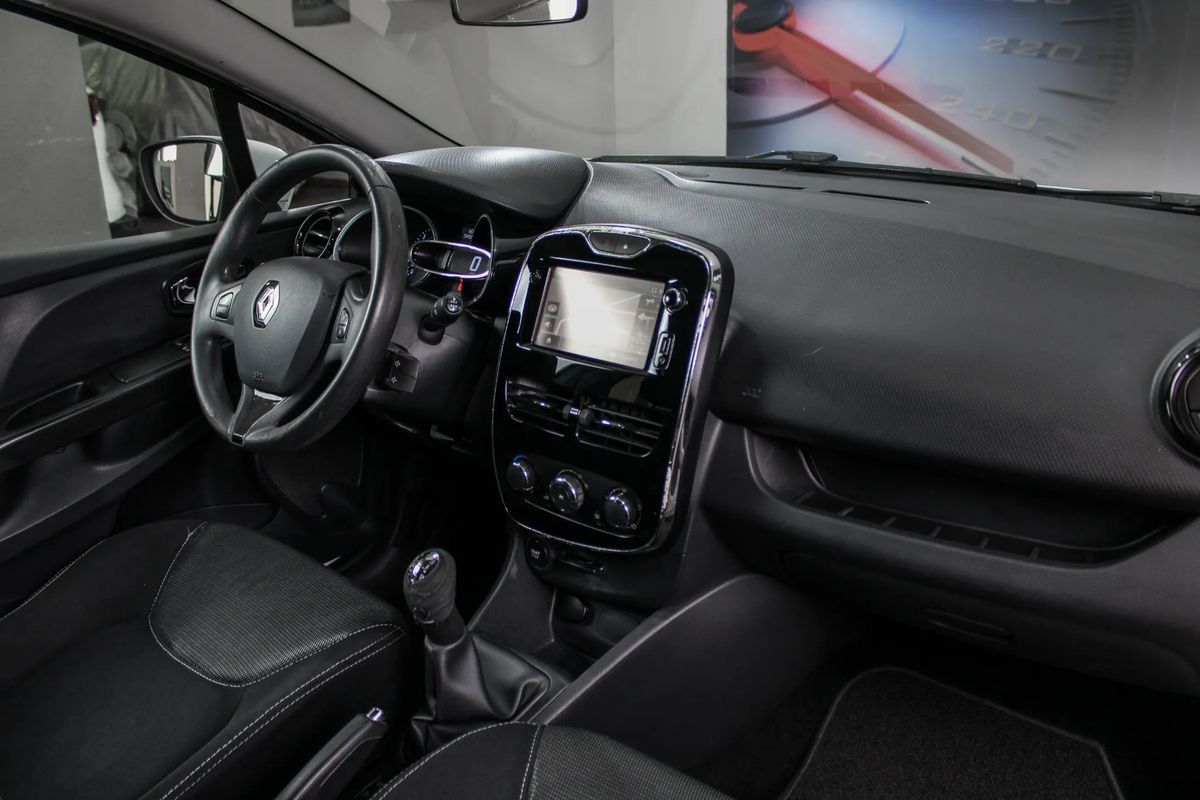 renault-clio-sport-tourer-2014-diesel-1461cc
