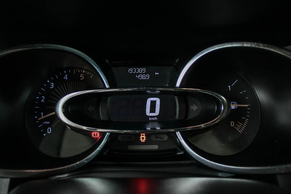 renault-clio-sport-tourer-2014-diesel-1461cc