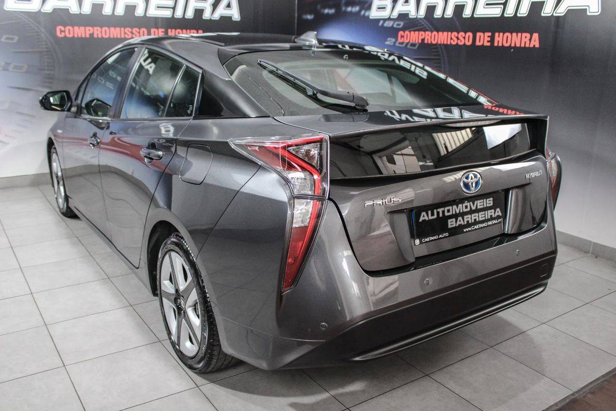 toyota-prius-2018-hibrido-a-gasolina-1798cc