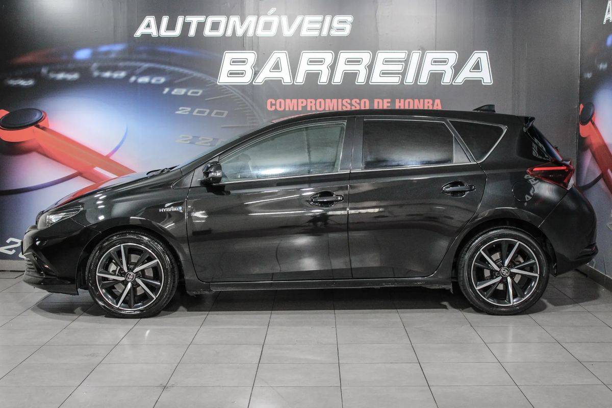 toyota-auris-2018-hibrido-a-gasolina-1798cc