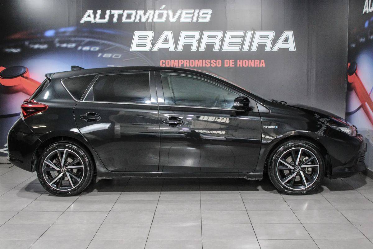 toyota-auris-2018-hibrido-a-gasolina-1798cc