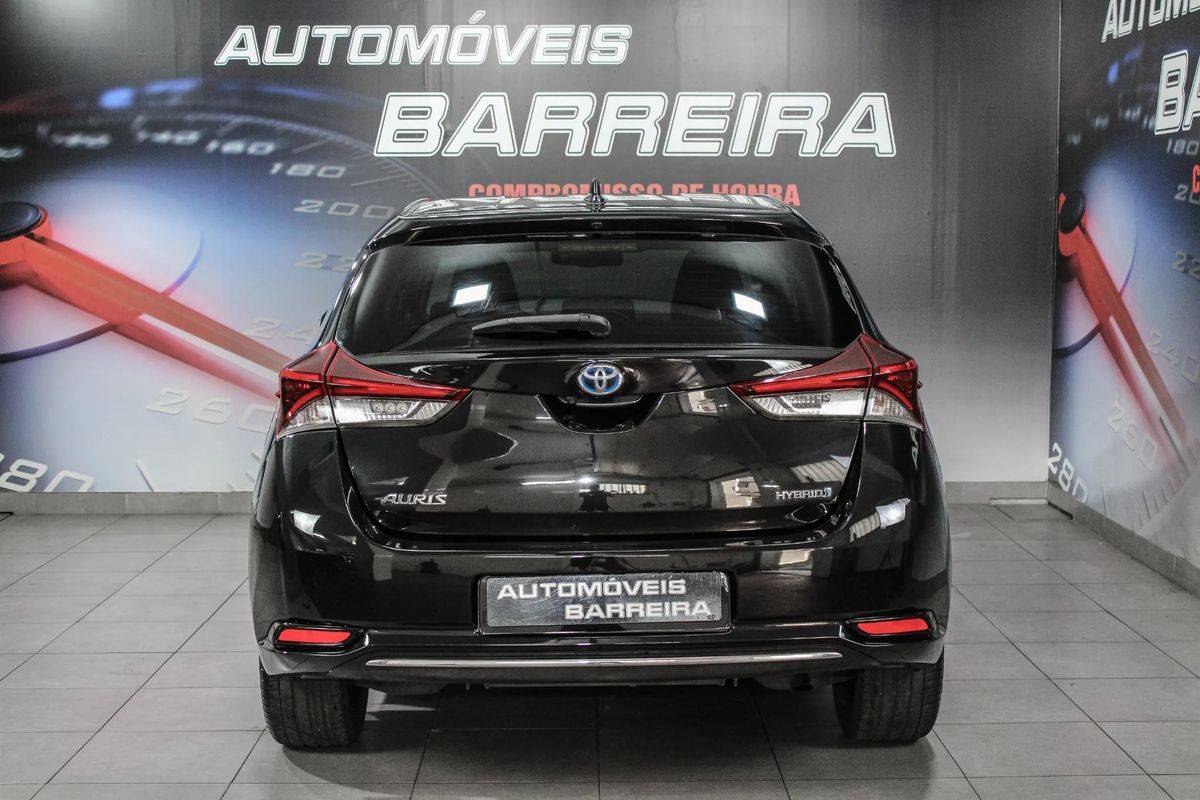toyota-auris-2018-hibrido-a-gasolina-1798cc
