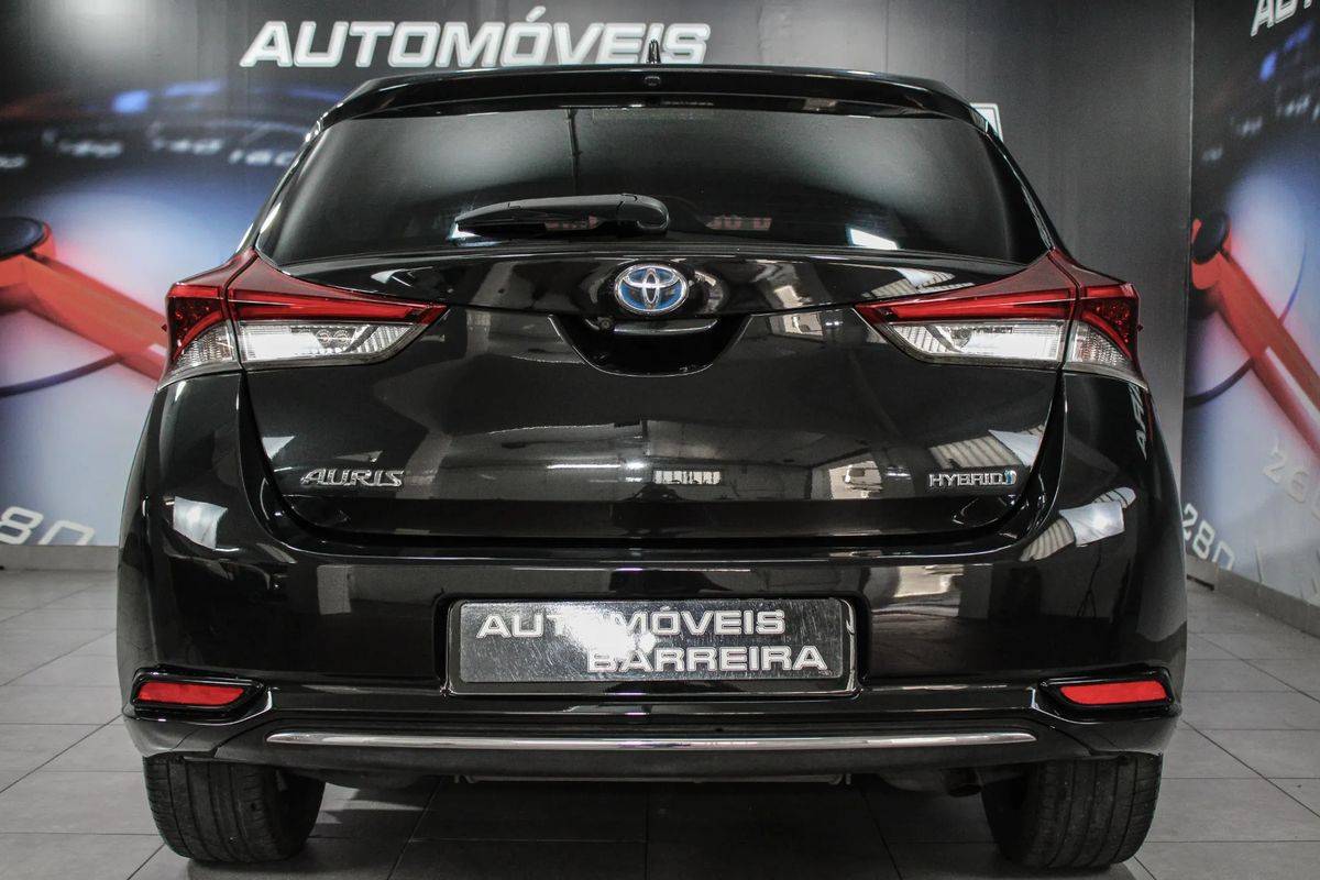 toyota-auris-2018-hibrido-a-gasolina-1798cc