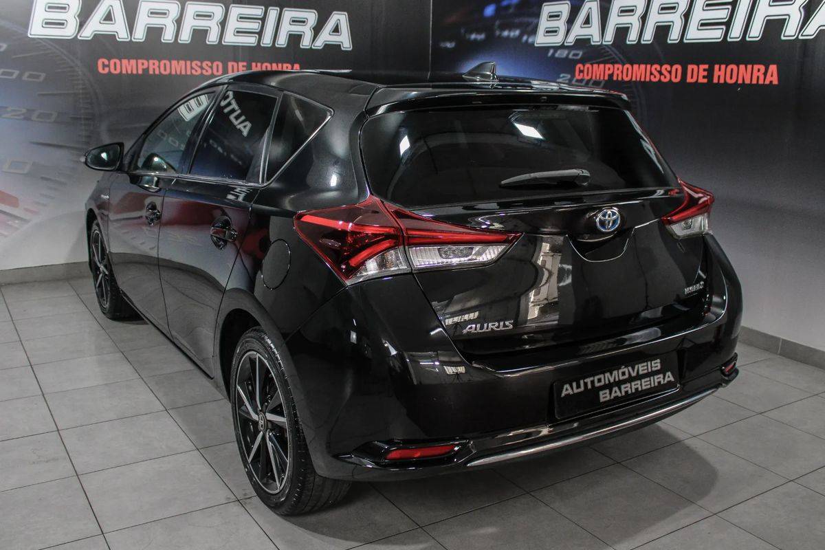 toyota-auris-2018-hibrido-a-gasolina-1798cc