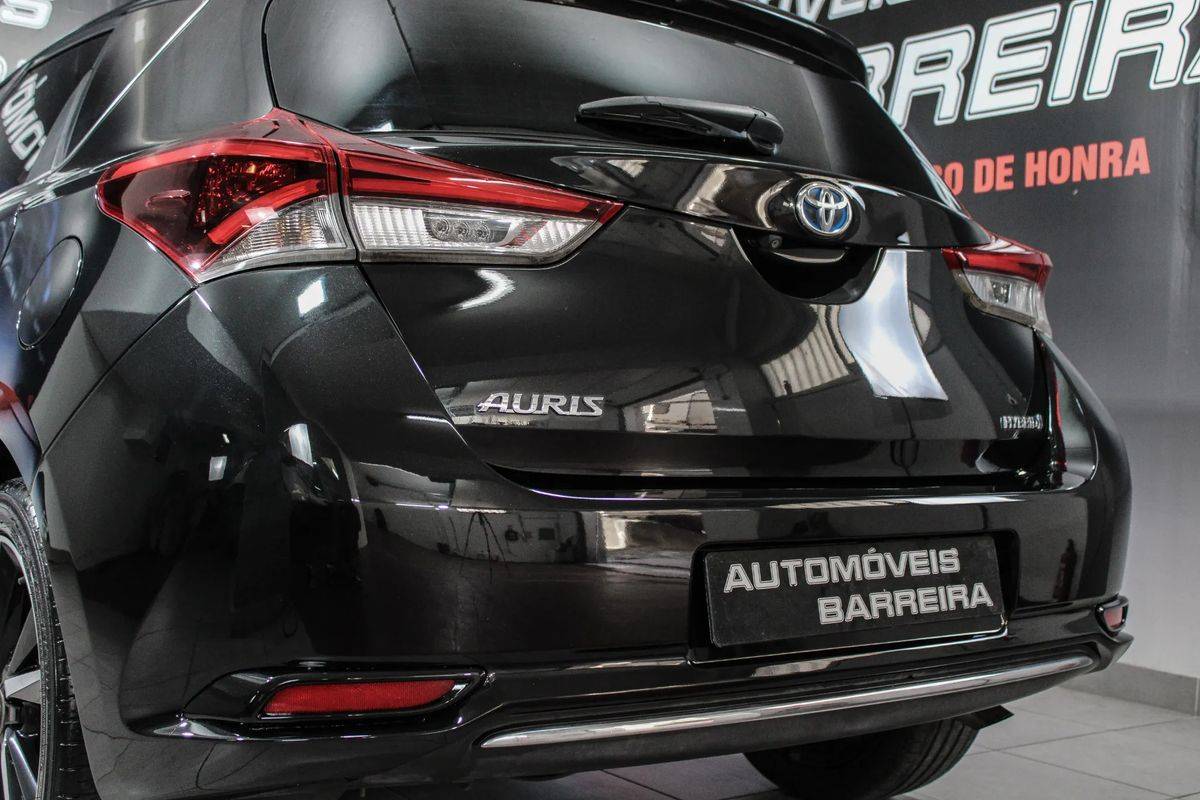 toyota-auris-2018-hibrido-a-gasolina-1798cc