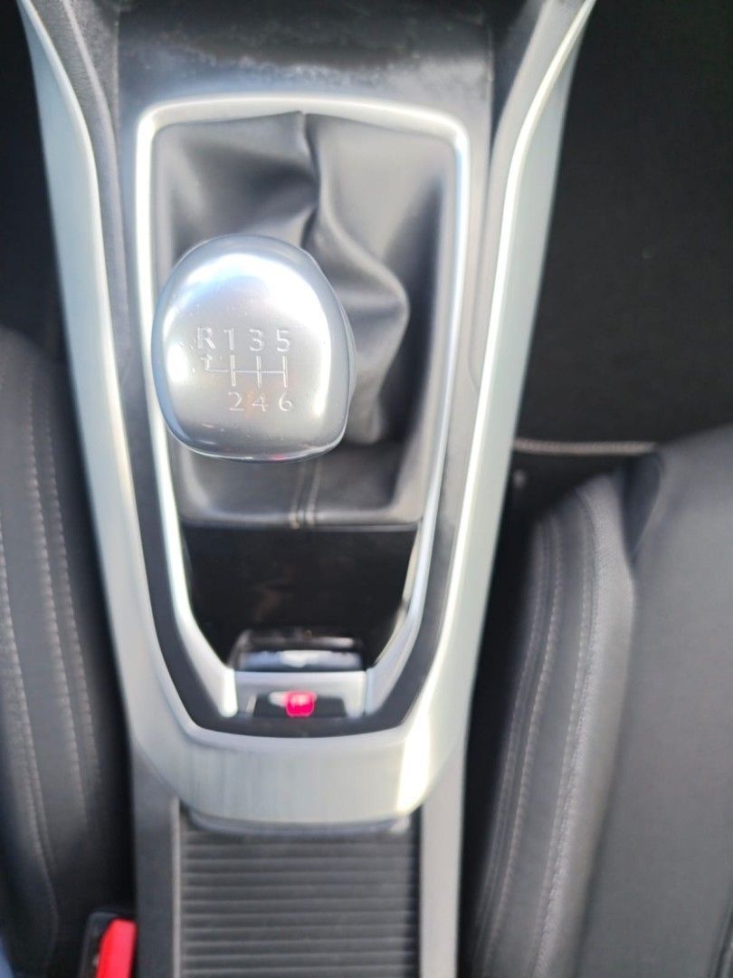 peugeot-308-sw-2015-diesel-1560cc