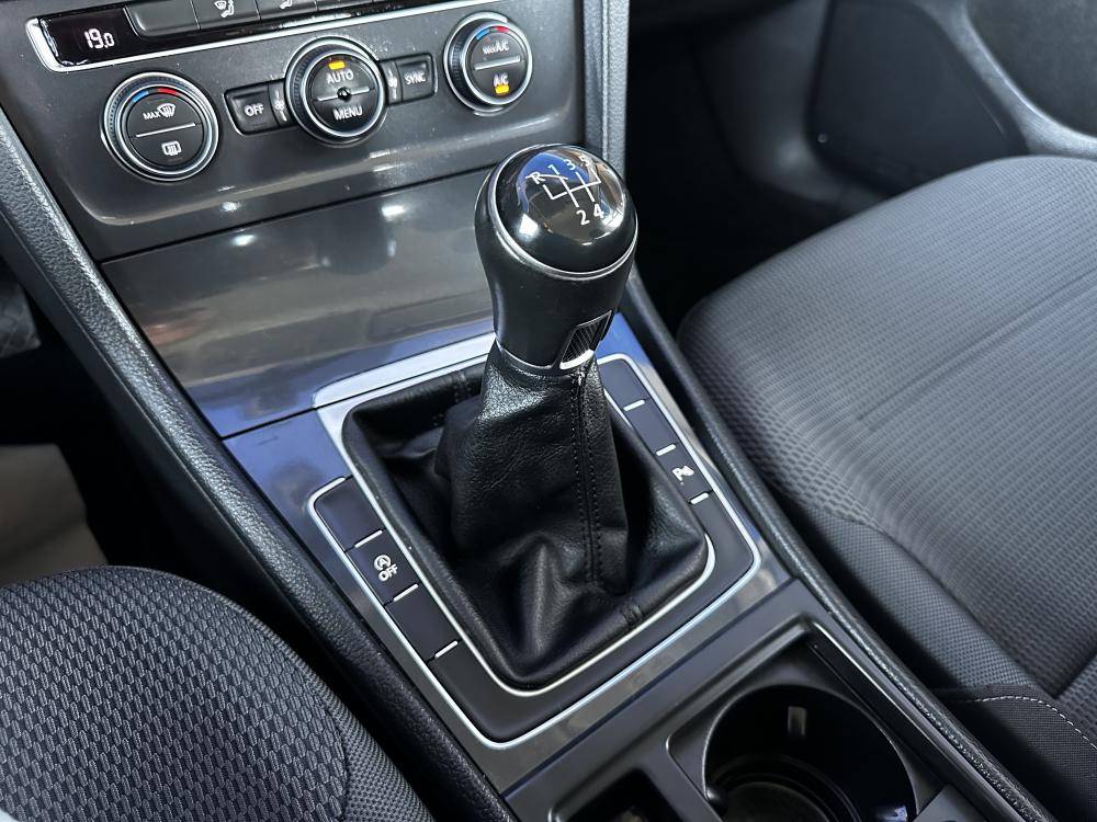 volkswagen-golf-variant-2018-diesel-1598cc