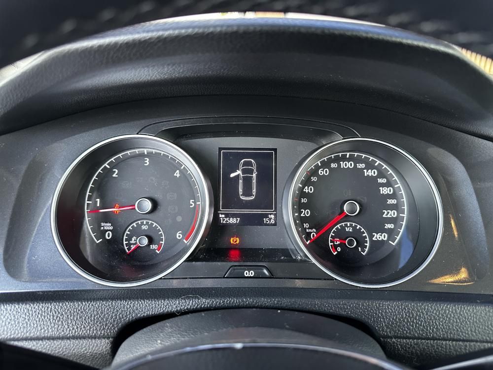 volkswagen-golf-variant-2018-diesel-1598cc