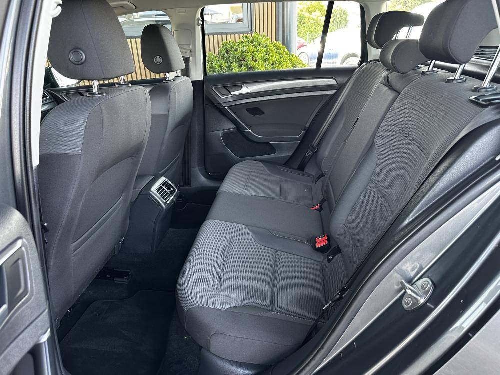 volkswagen-golf-variant-2018-diesel-1598cc