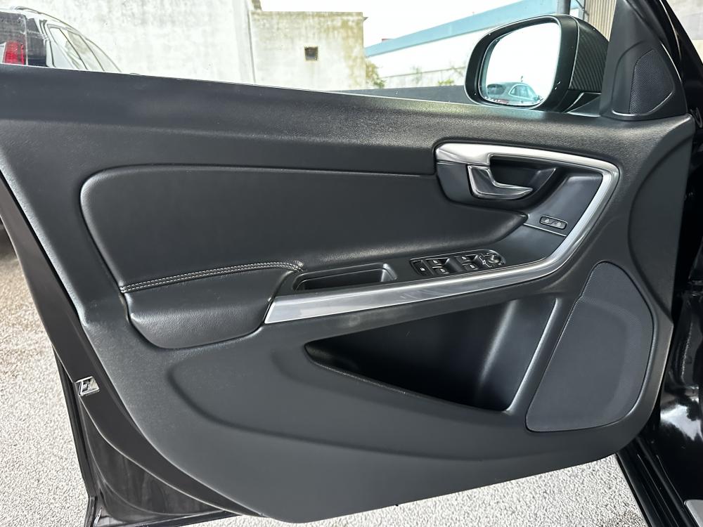 volvo-v60-2017-hibrido-a-diesel-2400cc