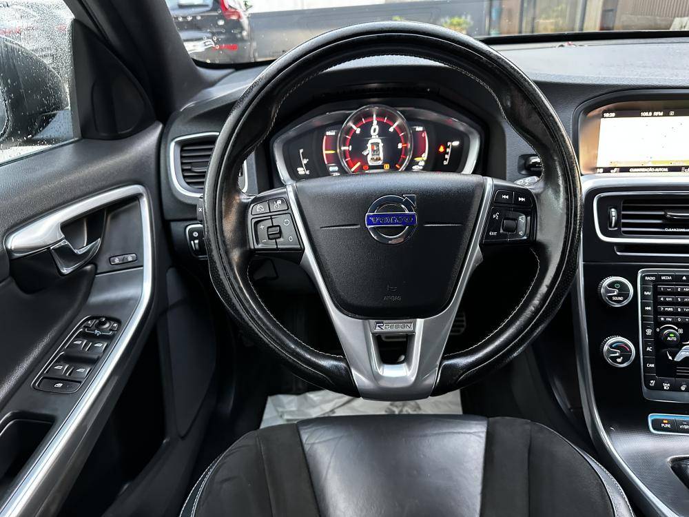 volvo-v60-2017-hibrido-a-diesel-2400cc
