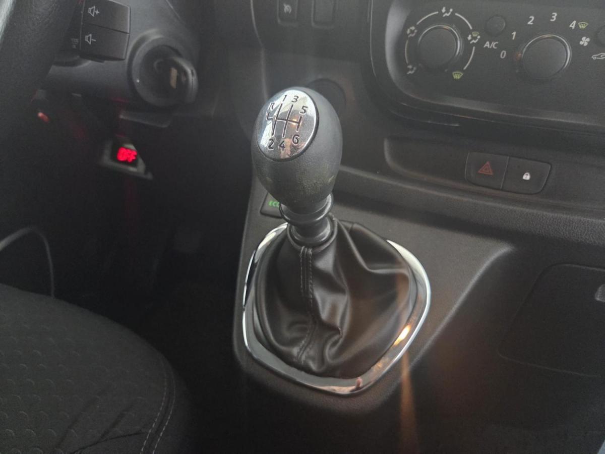 opel-vivaro-2016-diesel-1598cc