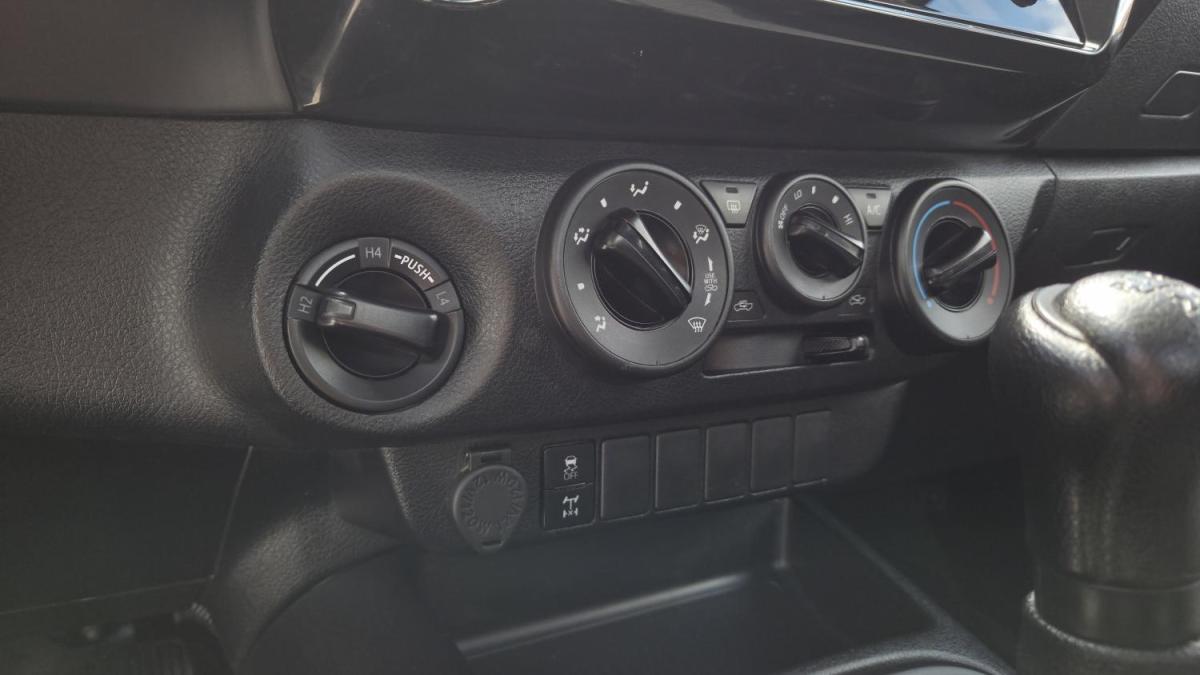 toyota-hilux-2022-diesel-2393cc