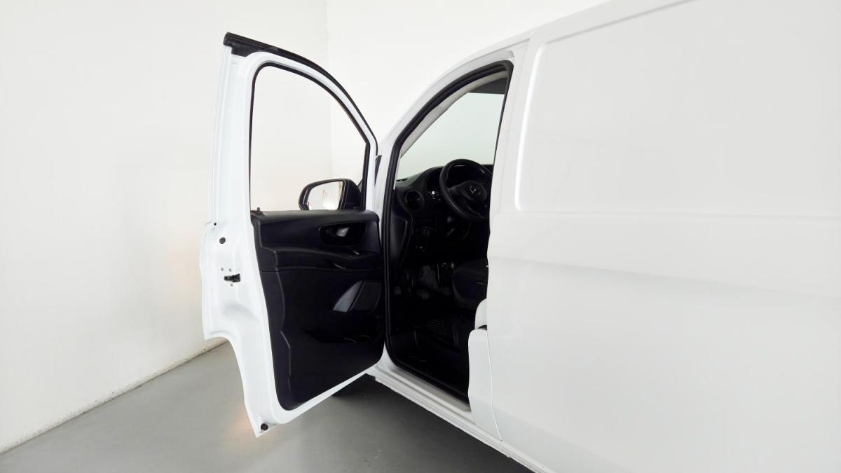 mercedes-benz-vito-2023-diesel-1950cc