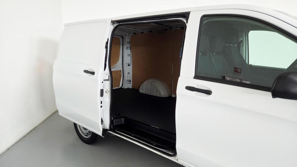 mercedes-benz-vito-2023-diesel-1950cc