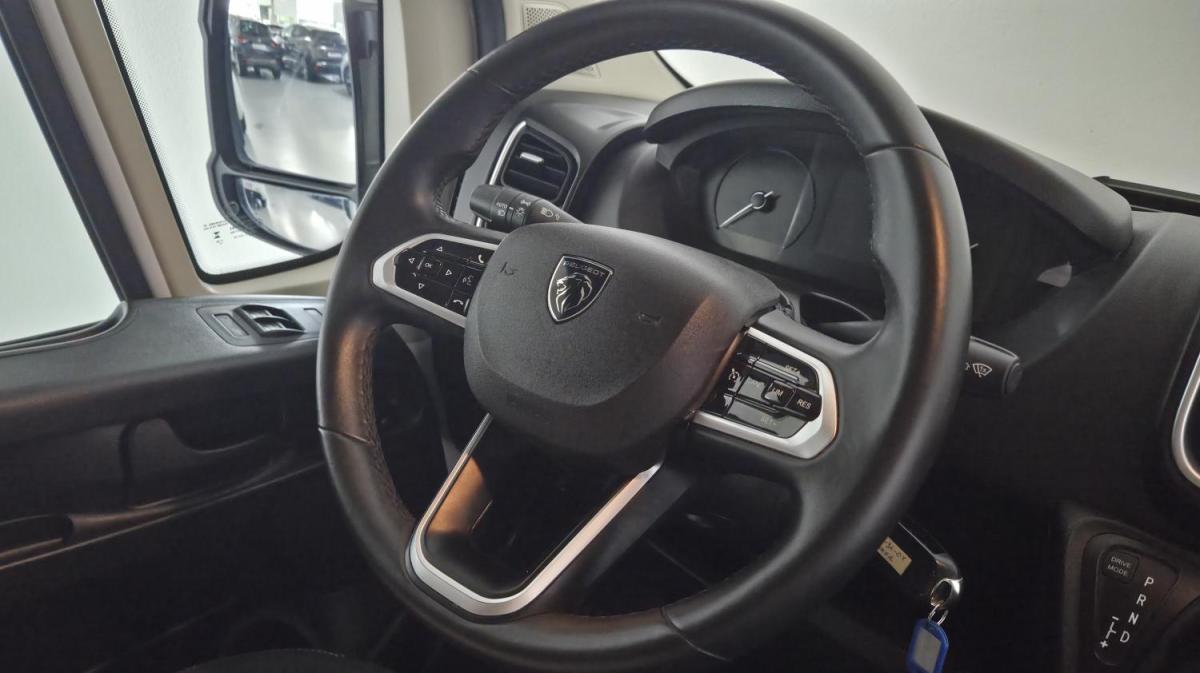 peugeot-boxer-2025-diesel-2184cc