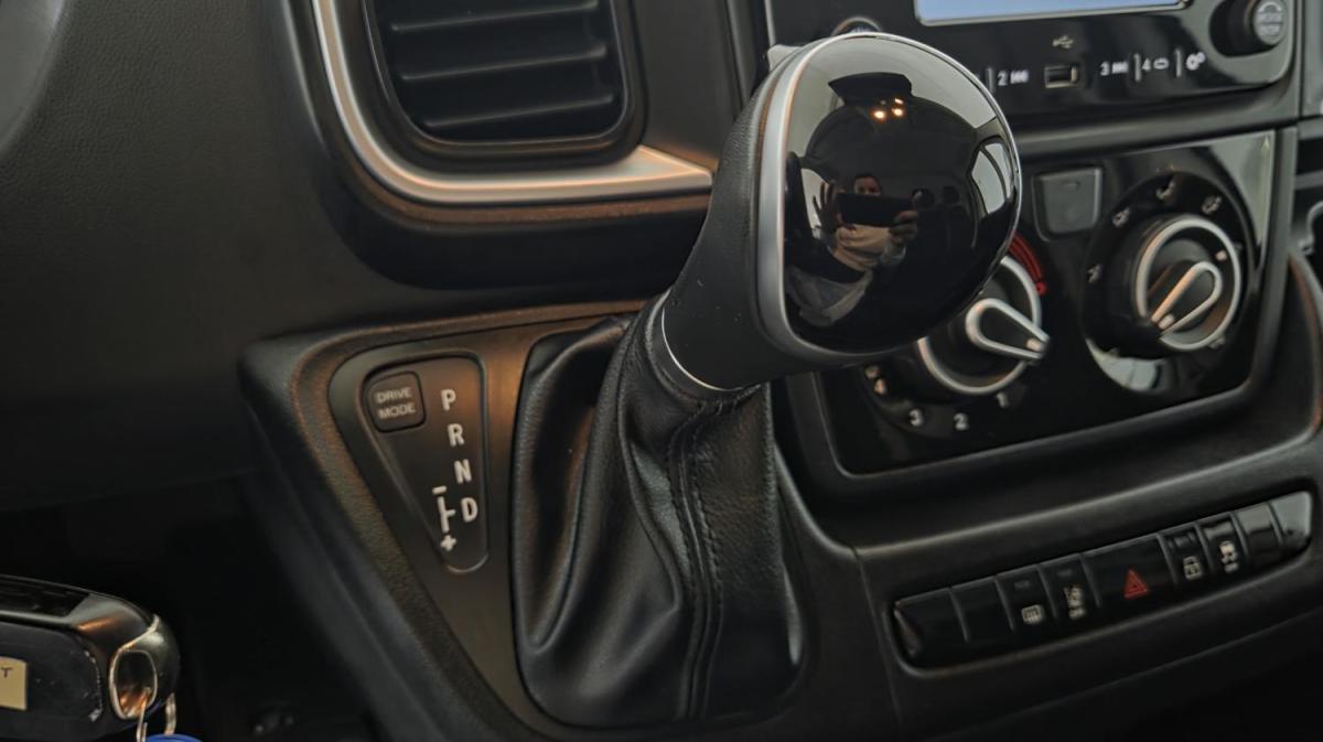 peugeot-boxer-2025-diesel-2184cc