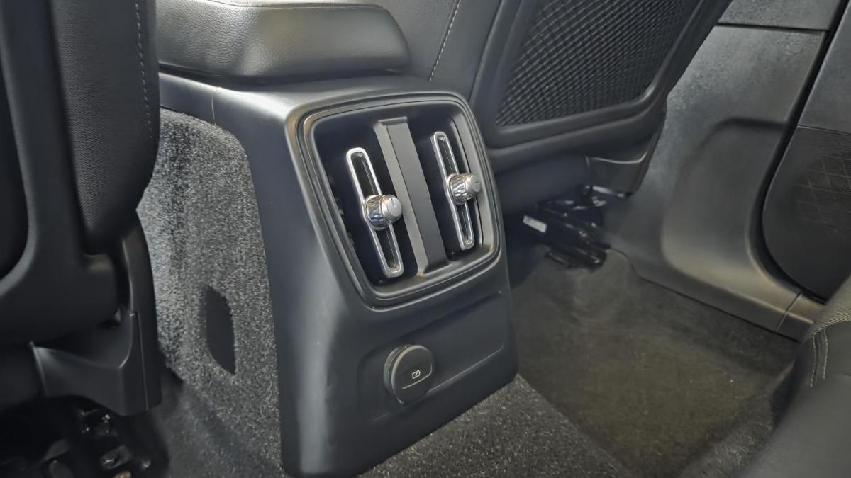volvo-xc40-2022-hibrido-a-gasolina-1477cc