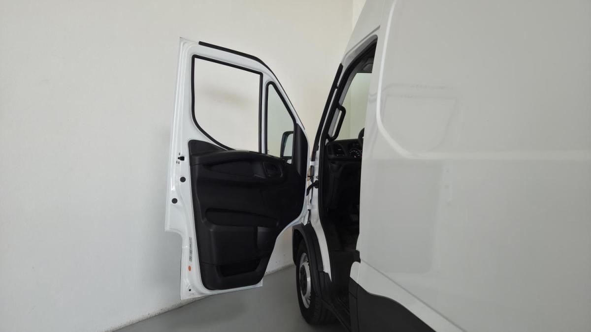 iveco-daily-2022-diesel-2300cc