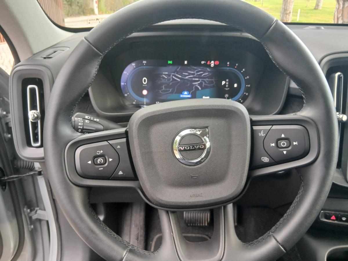 volvo-xc40-b3-2025-gasolina-1969cc