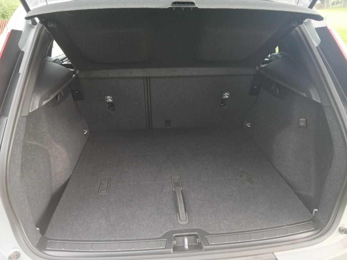 volvo-xc40-b3-2025-gasolina-1969cc